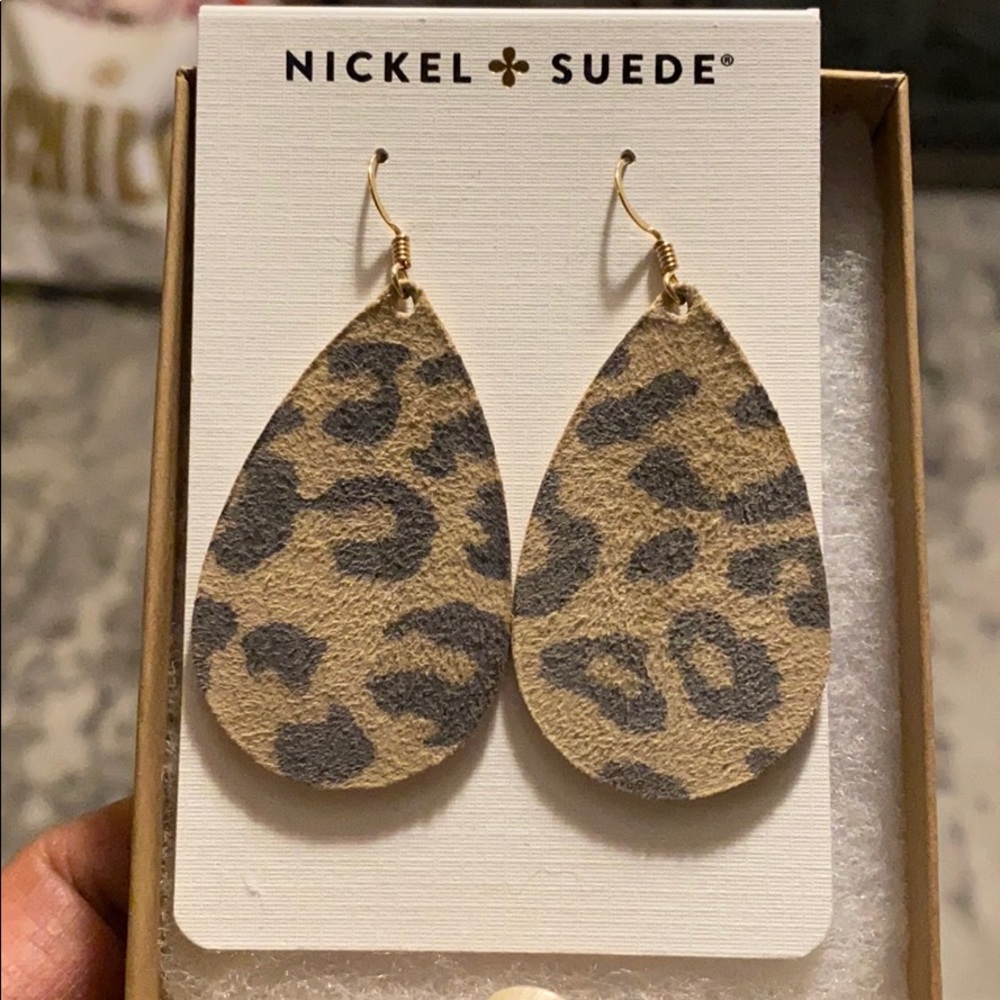 Nickel & Suede Size Small Leopard